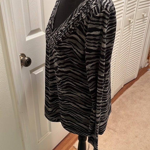 Dana Buchman long sleeved top - Picture 2 of 6